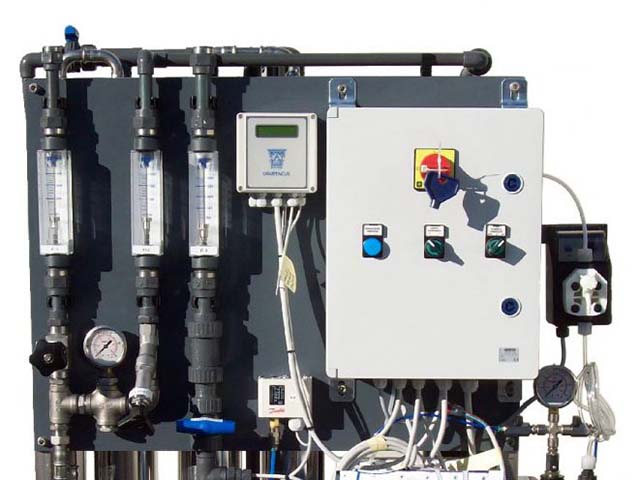 Entsalzungsanlage umkehrosmose Entsalzungsanlagen entfernen jegliche Mineralien aus dem Wasser